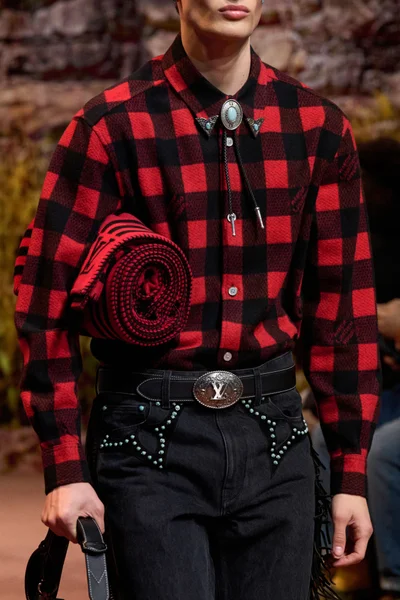 Look 143